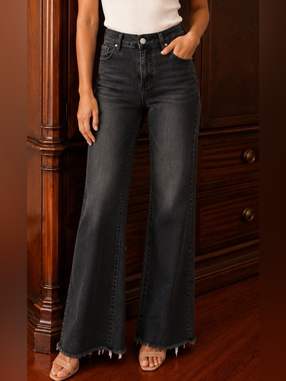 High-Rise Wide-Leg Women's Jeans in Washed Black